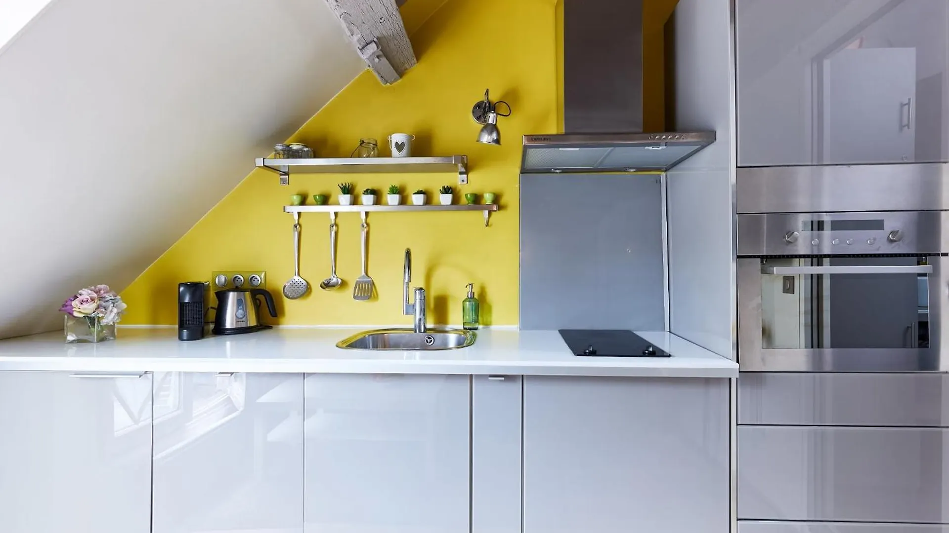 Place Des Vosges - 1Br With Balcony - Cityapartmentstay Paris Apartamento