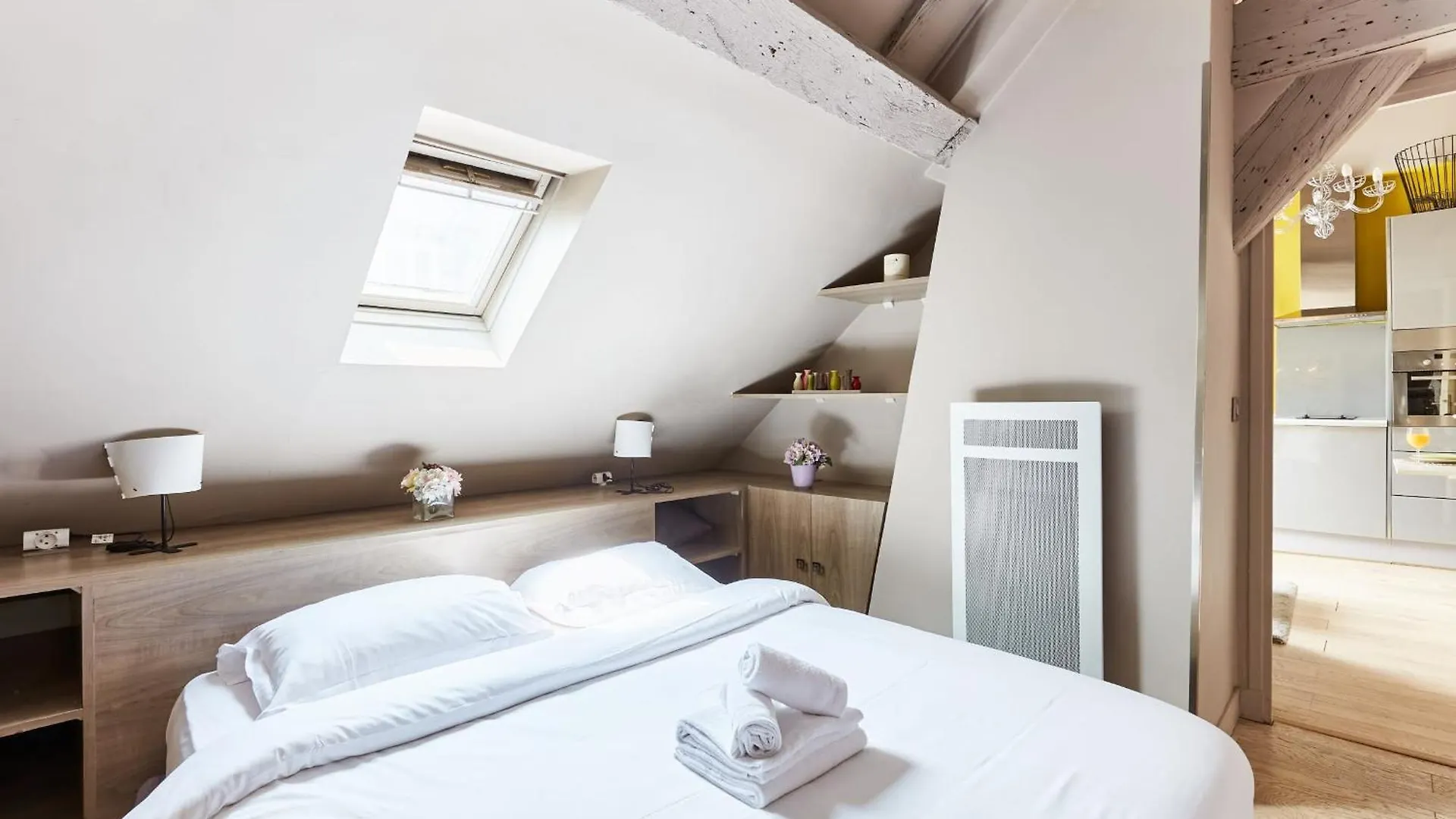 Place Des Vosges - 1Br With Balcony - Cityapartmentstay Paris 0*,  França