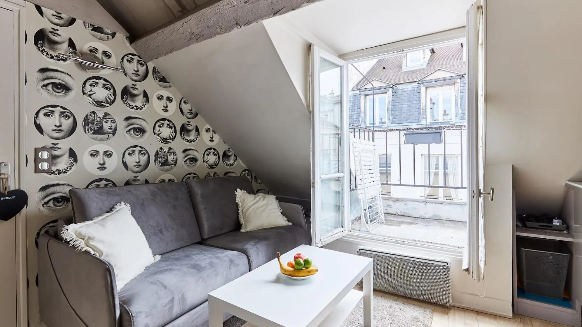 Place Des Vosges - 1Br With Balcony - Cityapartmentstay Париж Франция