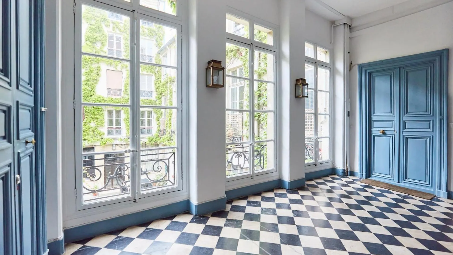 Place Des Vosges - 1Br With Balcony - Cityapartmentstay Париж Франция